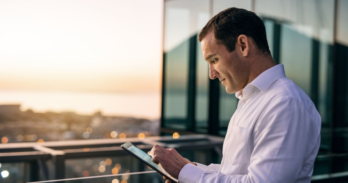 dueño de hotel haciendo revenue management